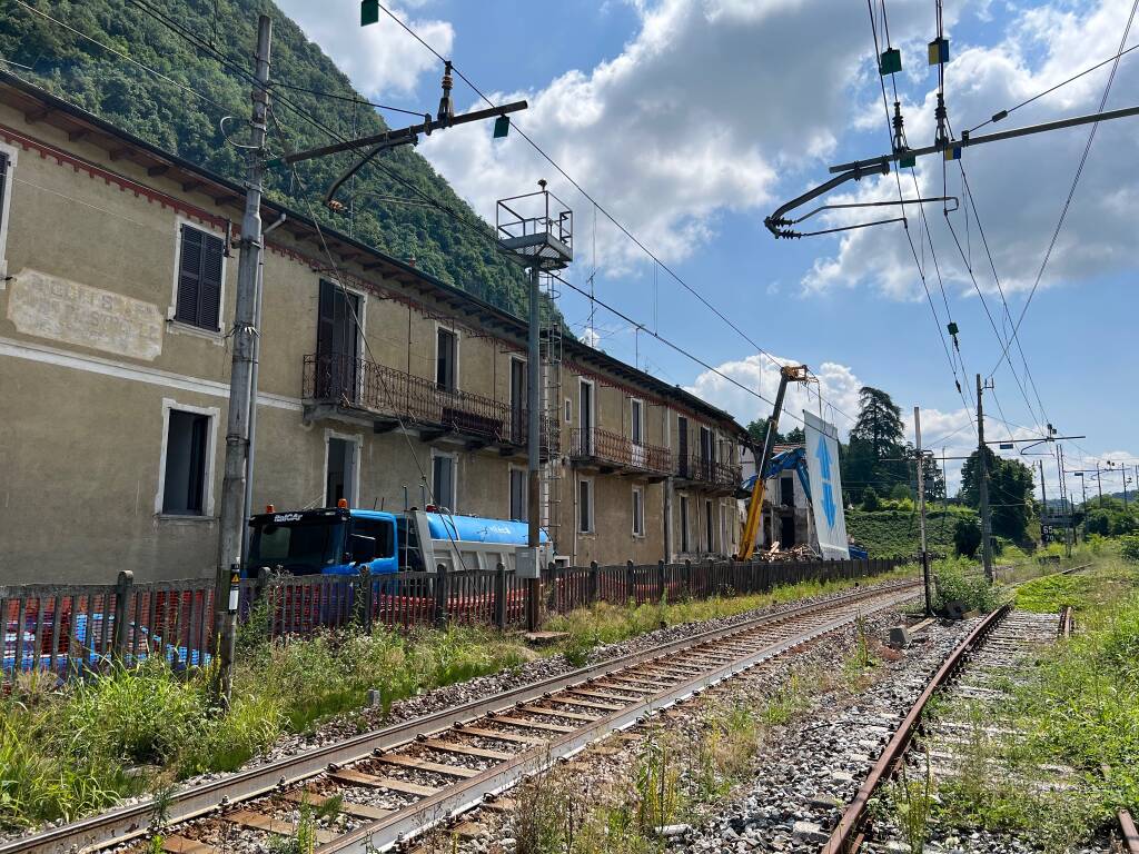 Demolizione stabile di Via Ceretti a Laveno