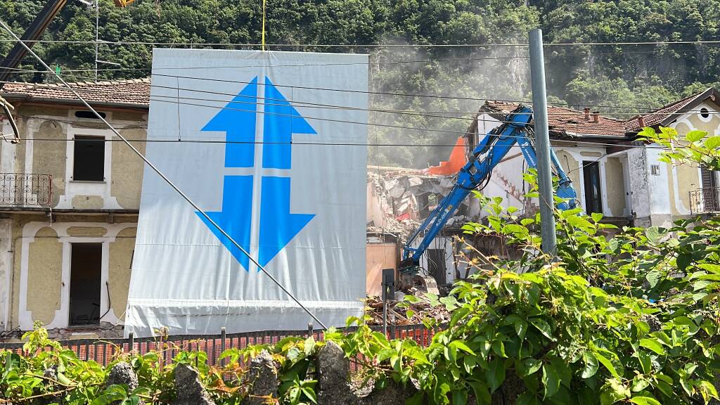 Demolizione stabile di Via Ceretti a Laveno