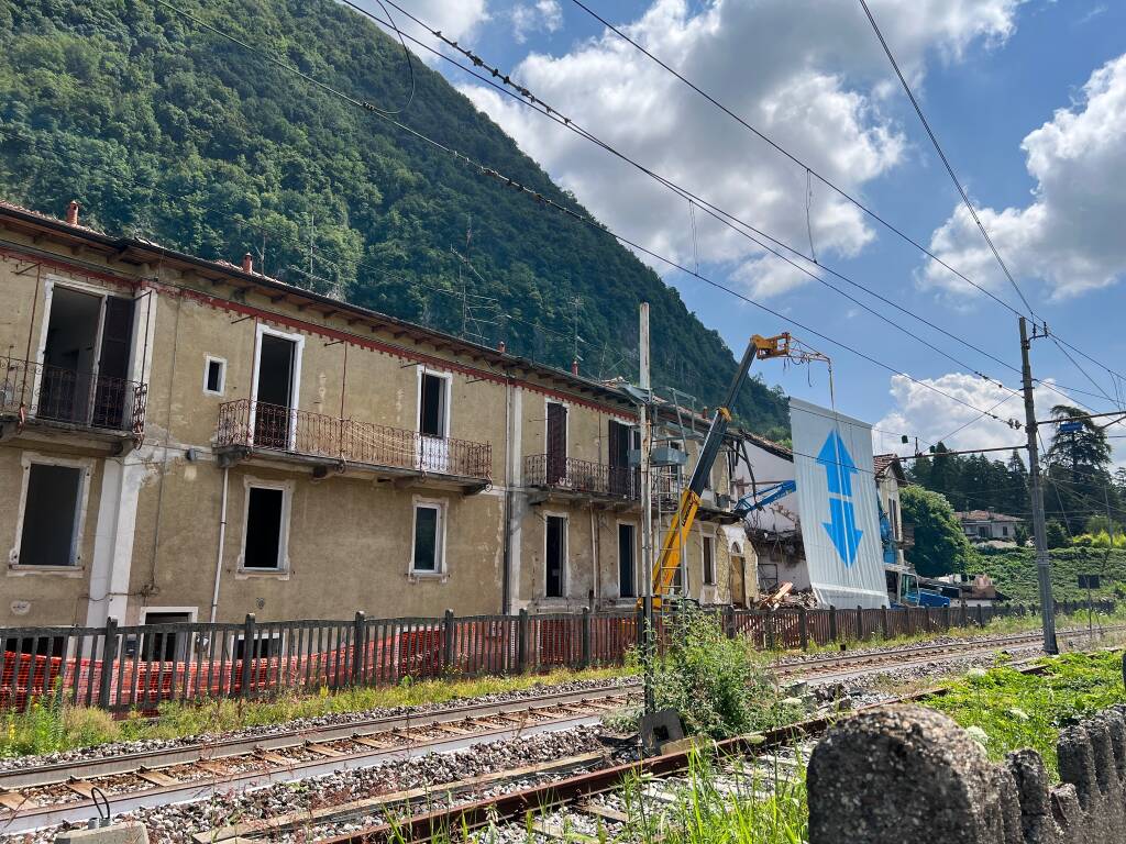 Demolizione stabile di Via Ceretti a Laveno