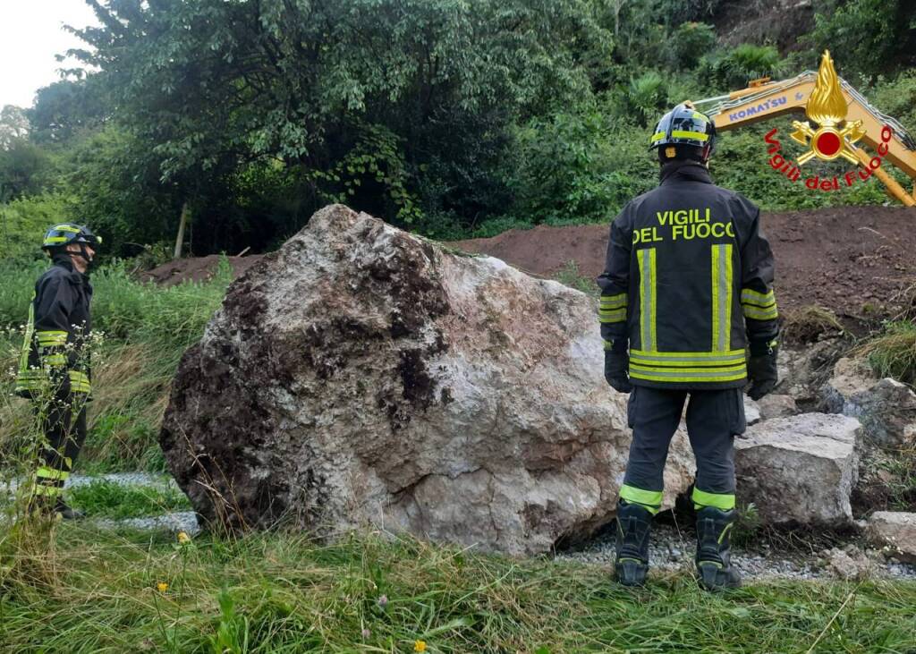 Frana sotto la Rocca di Angera 