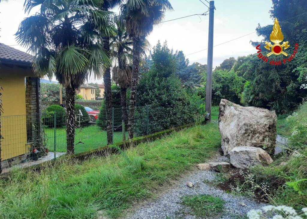 Frana sotto la Rocca di Angera 