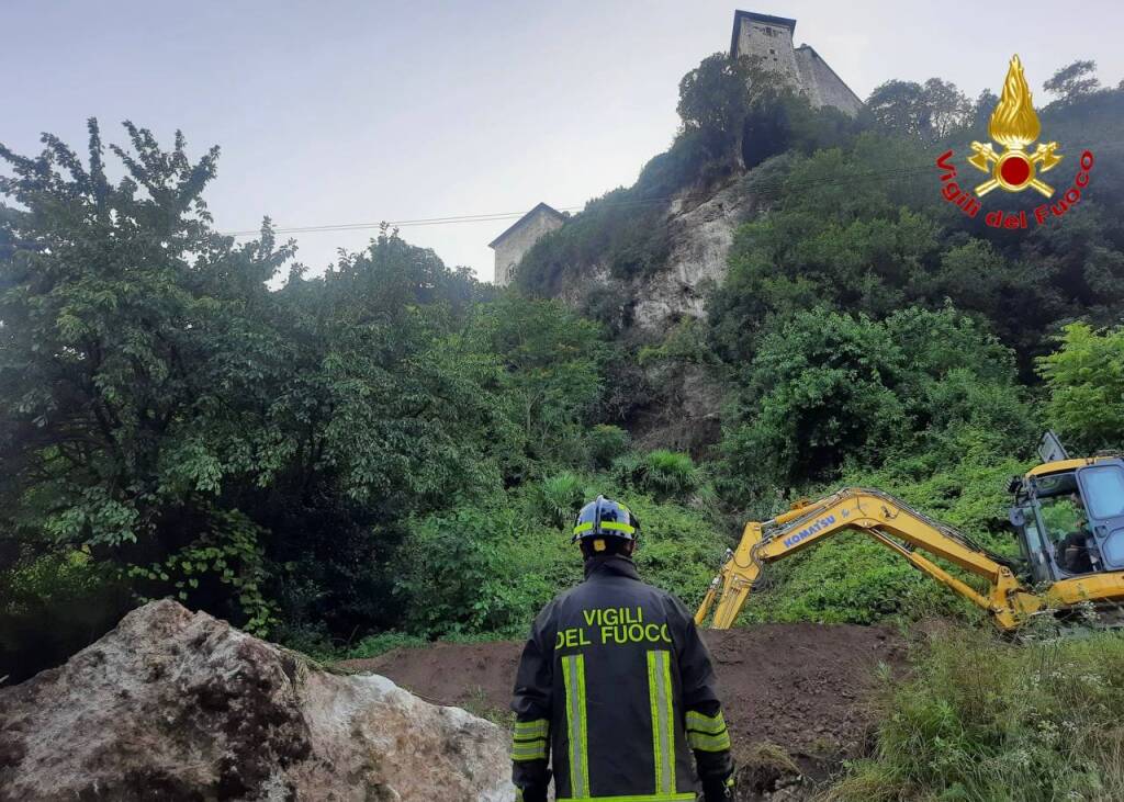 Frana sotto la Rocca di Angera 