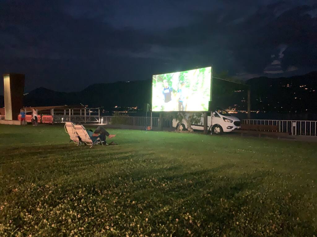 300 persone a Luino per Va in Giro