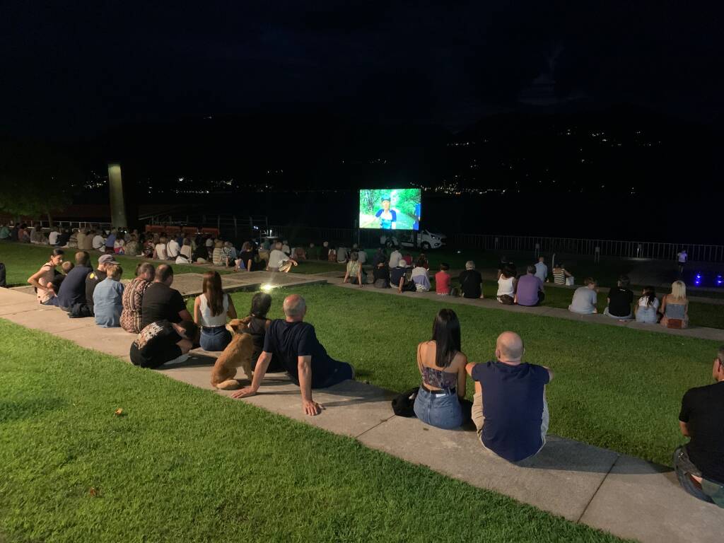 300 persone a Luino per Va in Giro
