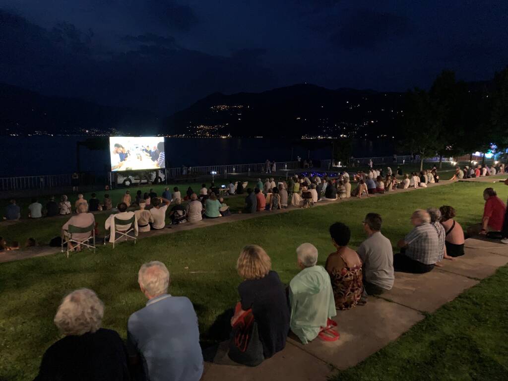 300 persone a Luino per Va in Giro