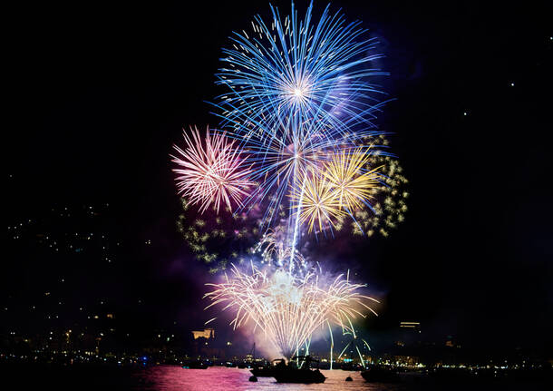 Fuochi d'artificio a Laveno 