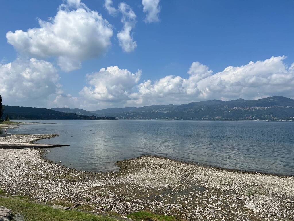 Il Lago Maggiore in secca, le spiagge a Ispra