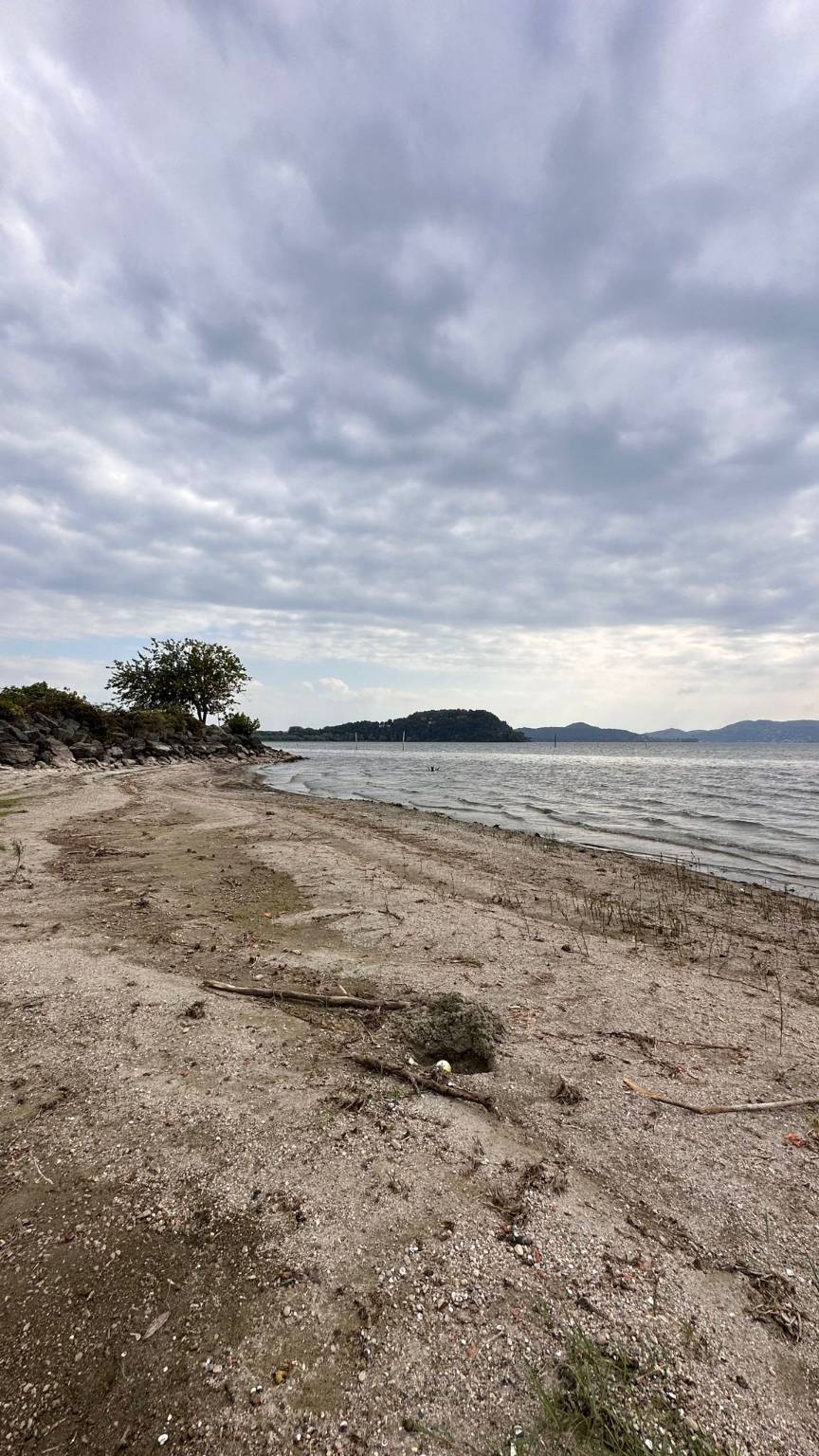 Il Lago Maggiore in secca, le spiagge a Ispra