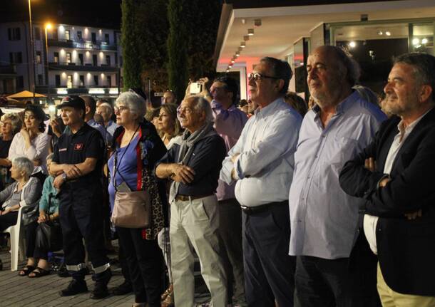 Porto Valtravaglia dà la cittadinanza onoraria a Gabriele Albertini