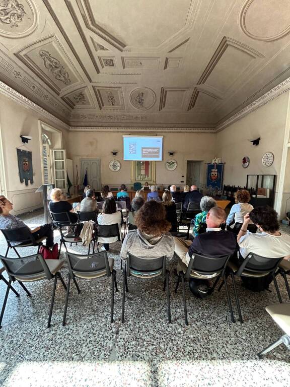A Laveno Mombello il festival della biblioterapia: le foto del primo giorno 