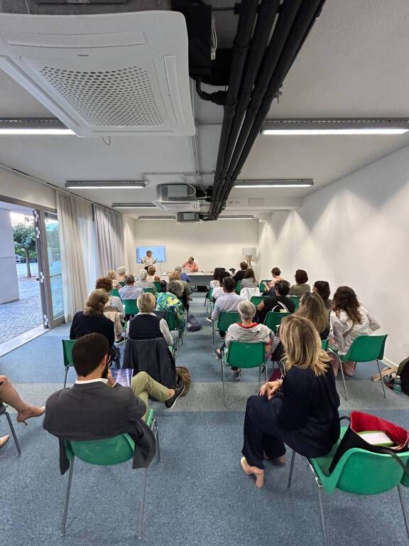 A Laveno Mombello il festival della biblioterapia: le foto del primo giorno 