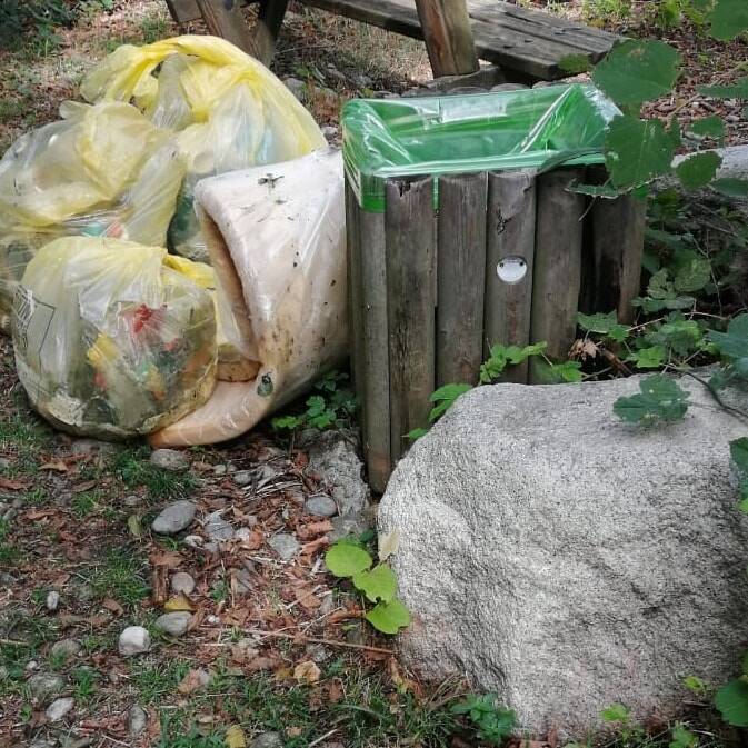 Giù nei fondali del Lago Maggiore a Ranco per liberarli dai rifiuti