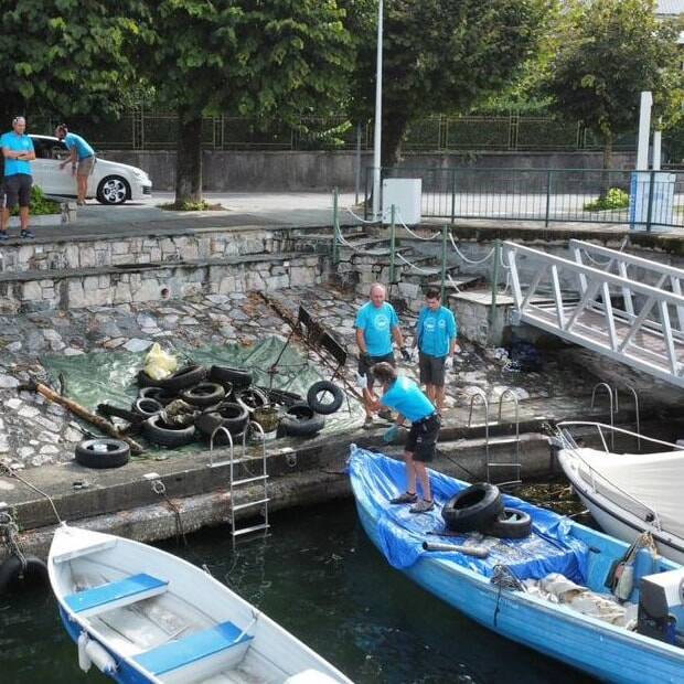 Giù nei fondali del Lago Maggiore a Ranco per liberarli dai rifiuti