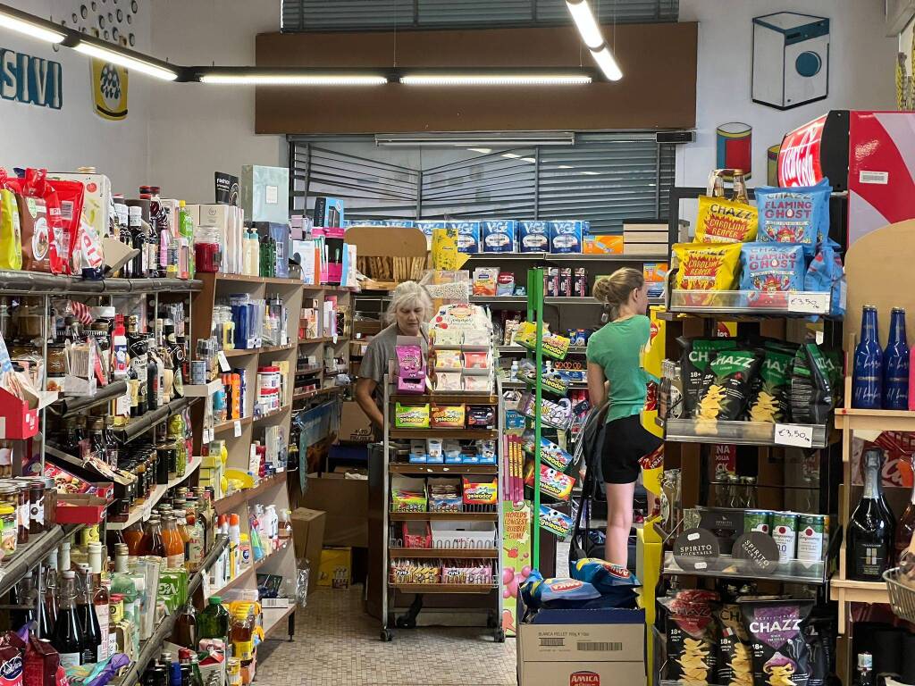 Il negozio Vegé di Ispra compie 60 anni 