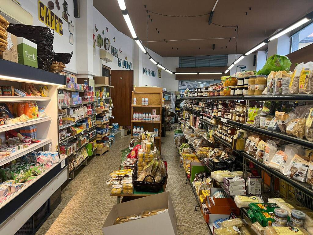 Il negozio Vegé di Ispra compie 60 anni 