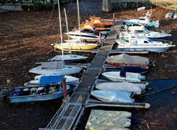 Legna e detriti invadono il porto di Intra - Reporter di volo