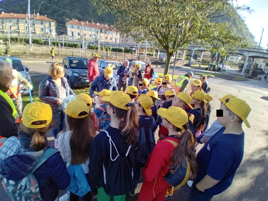 Puliamo il mondo sul lungolago di Laveno