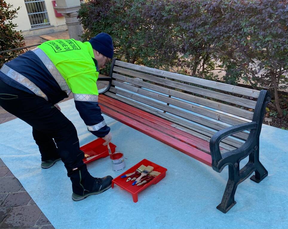 Gemonio panchina rossa