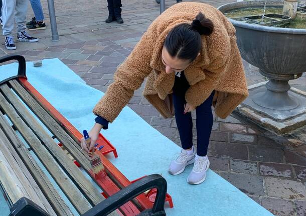 Gemonio panchina rossa