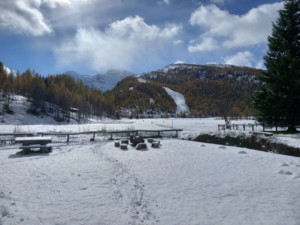 La vista dalla casa vacanze La Rossa all'Alpe Devero
