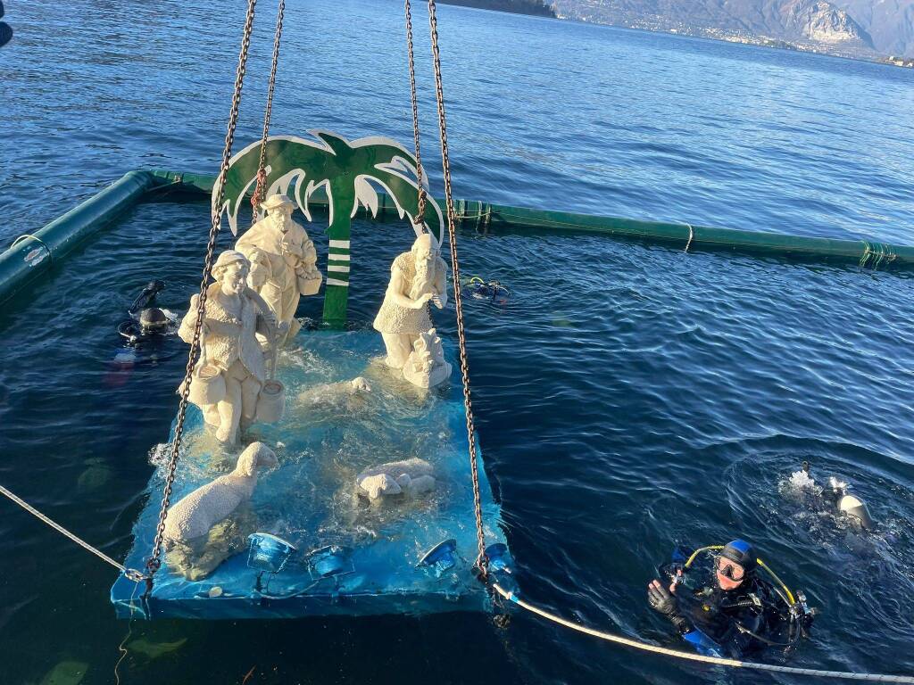 Posa del presepe sommerso 2023 Laveno Mombello 
