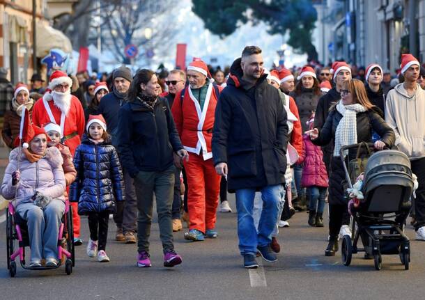 Luino si accende di umanità e magia con la seconda edizione della Santa Claus Run