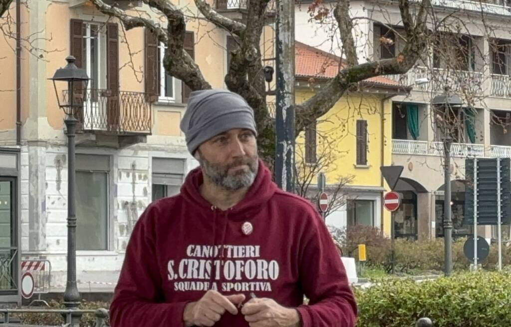 Una nuotata in acque gelide per una “Spesa sballata”