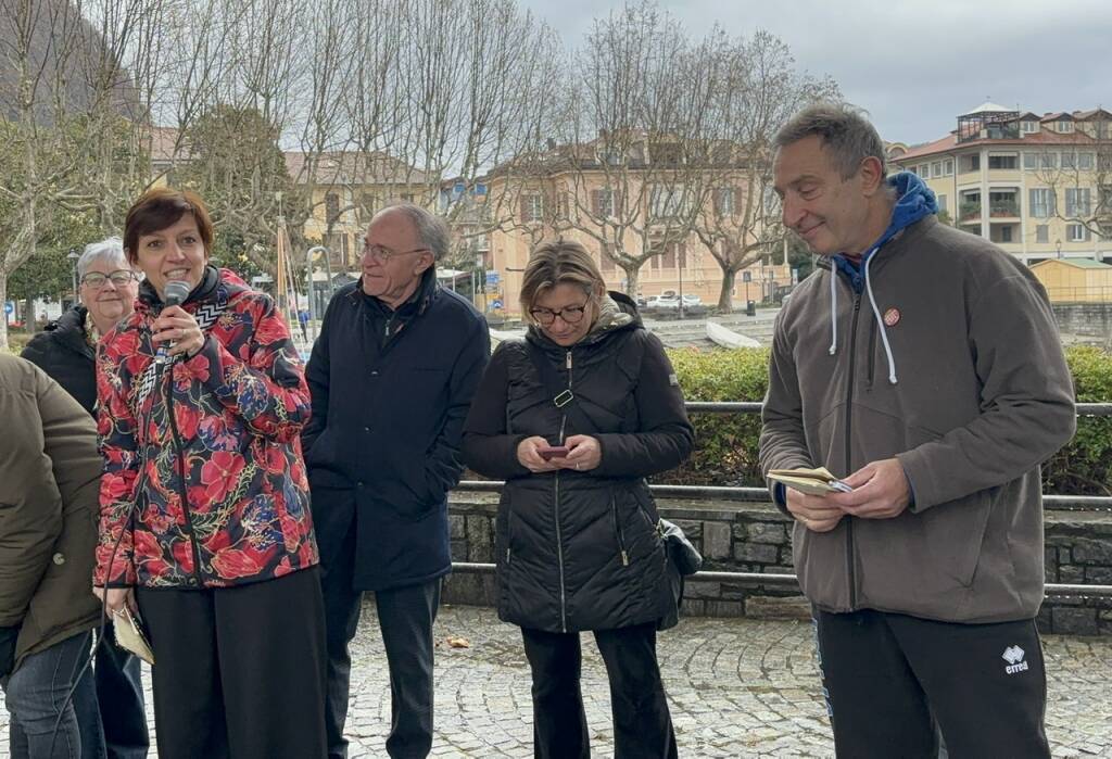 Una nuotata in acque gelide per una “Spesa sballata”