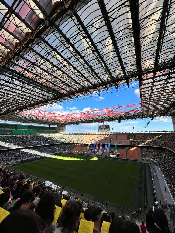 Festa a San Siro: con i cresimandi oltre 50 mila persone insieme a Delpini