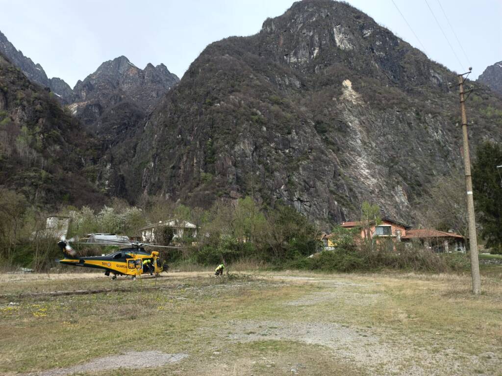 Il salvataggio dei turisti in Piemonte da parte degli elicotteri della Finanza di Varese