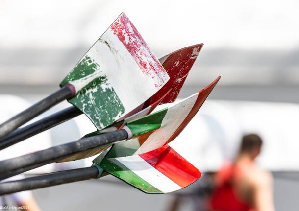 Coppa del Mondo di canottaggio: sport e colori della prima giornata