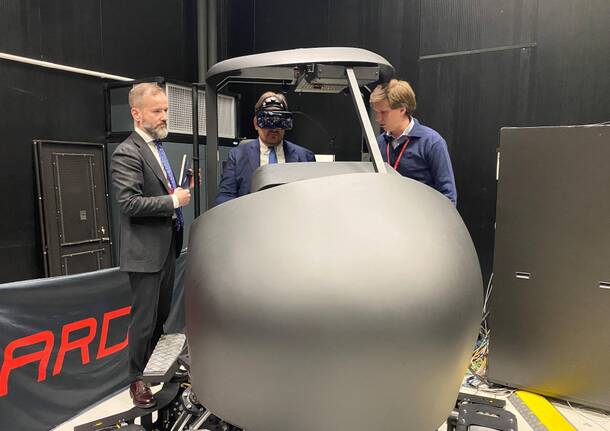 Guido Guidesi in visita alla leonardo