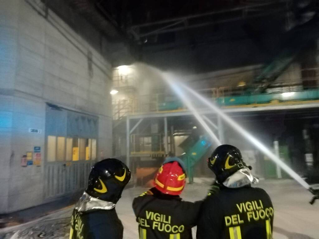 Incendio al cementificio di Comabbio 