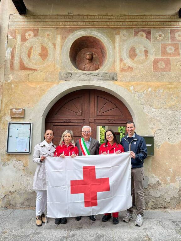 Giornata mondiale della Croce Rossa, le bandiere che sventolano 
