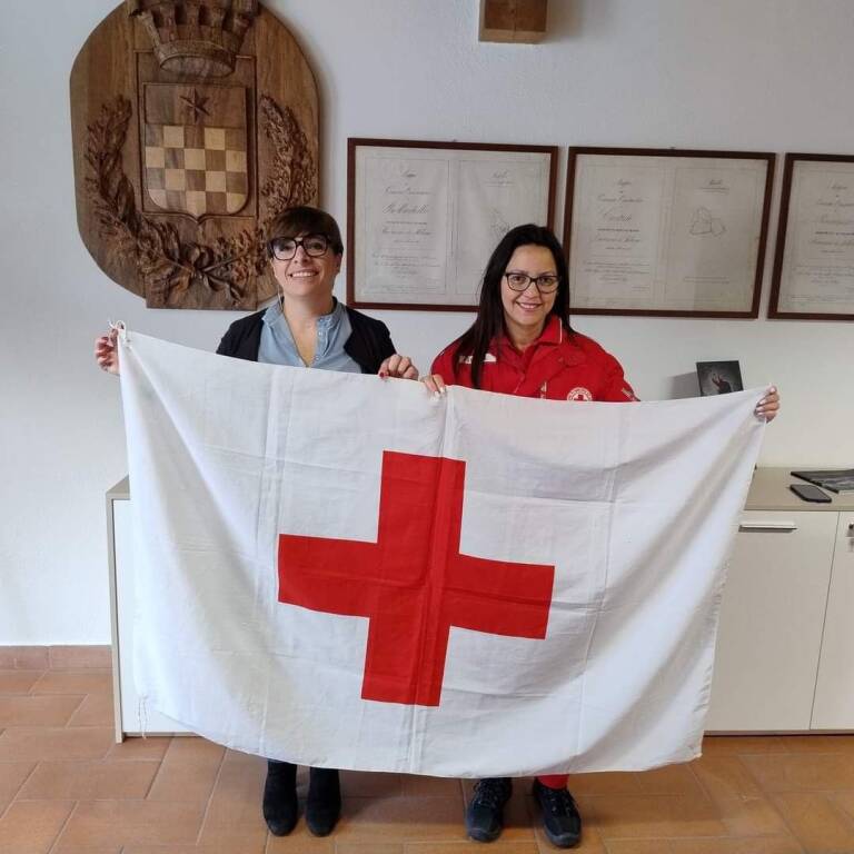 Giornata mondiale della Croce Rossa, le bandiere che sventolano 