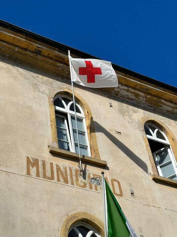 Giornata mondiale della Croce Rossa, le bandiere che sventolano 