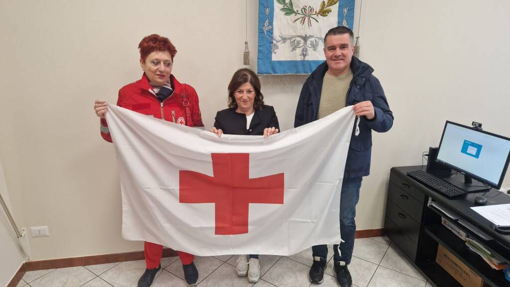 Giornata mondiale della Croce Rossa, le bandiere che sventolano 
