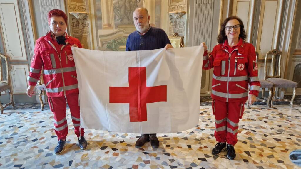 Giornata mondiale della Croce Rossa, le bandiere che sventolano 