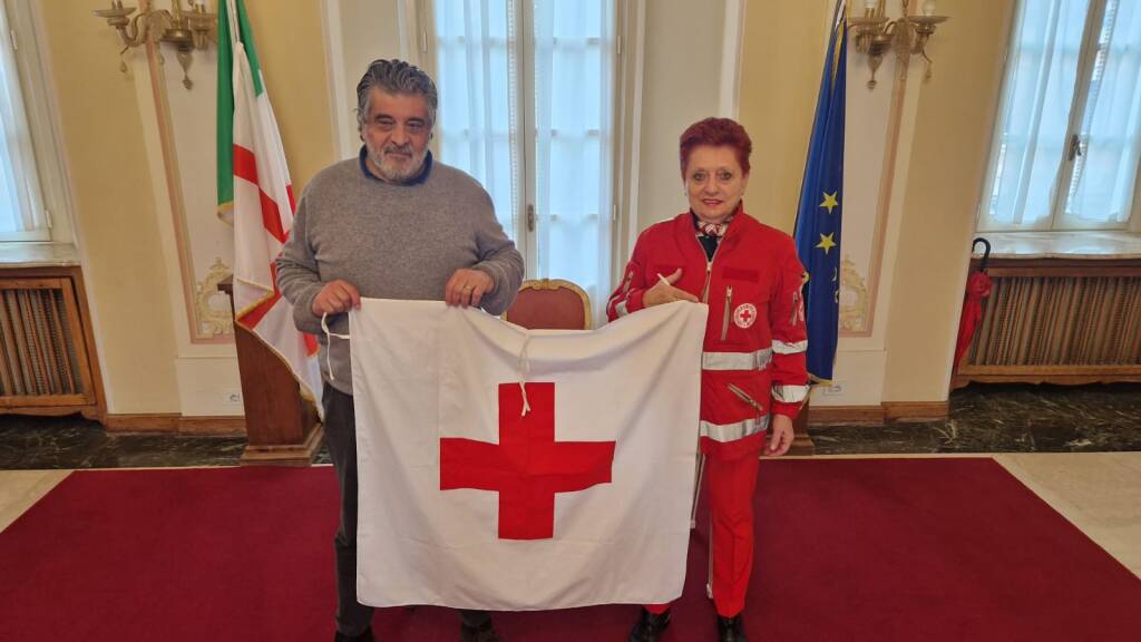 Giornata mondiale della Croce Rossa, le bandiere che sventolano 