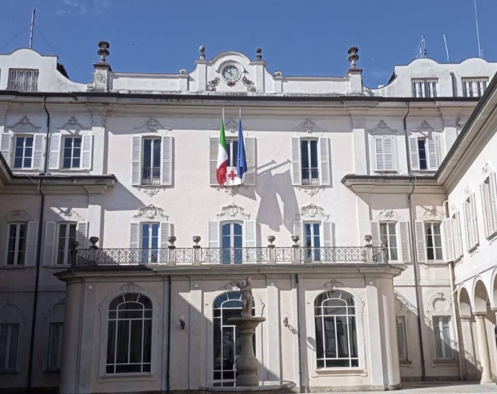 Giornata mondiale della Croce Rossa, le bandiere che sventolano 