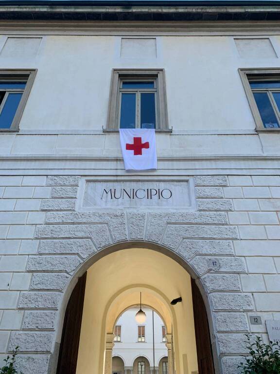 Giornata mondiale della Croce Rossa, le bandiere che sventolano 