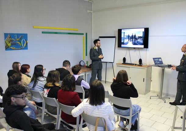 istituto galilei laveno guardia di finanza luino