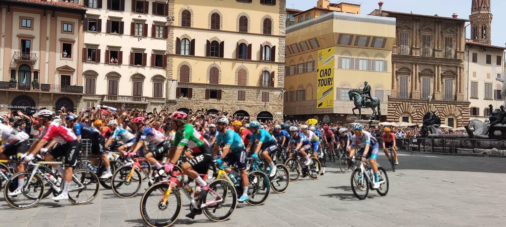 Firenze in giallo per la partenza del Tour de France