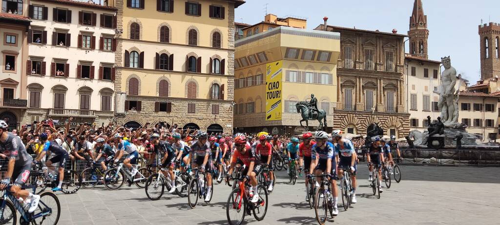 Firenze in giallo per la partenza del Tour de France
