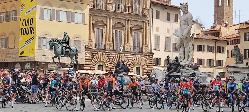 Firenze in giallo per la partenza del Tour de France