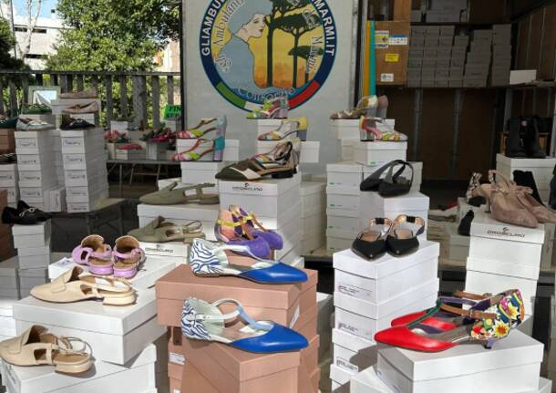 Gli Ambulanti di Forte dei Marmi® colorano la piazza di Laveno Mombello