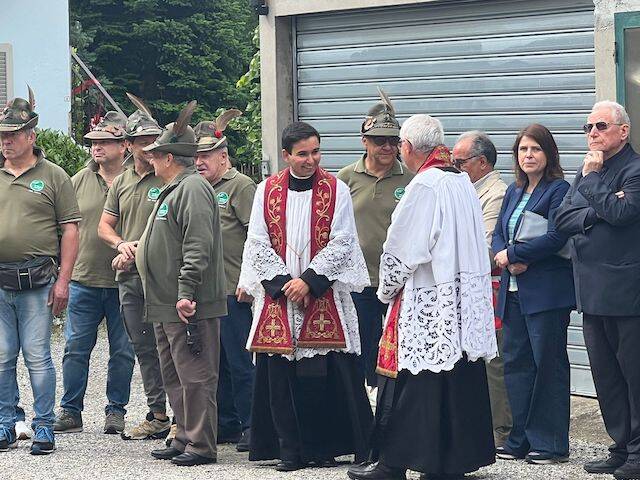 ispra festeggia don Ludovico