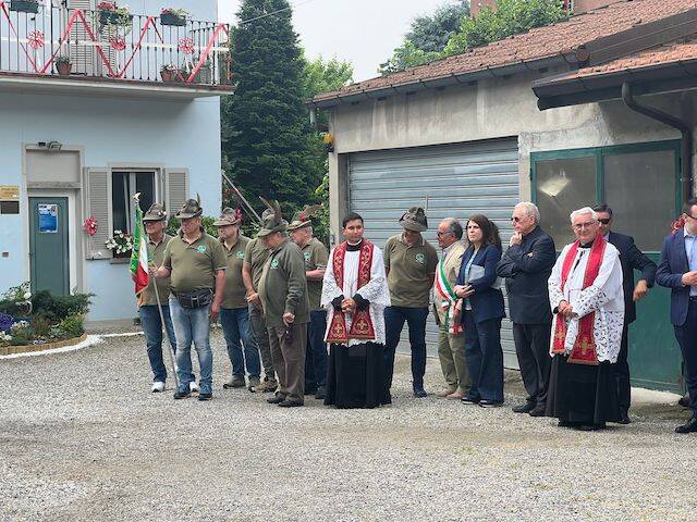 ispra festeggia don Ludovico