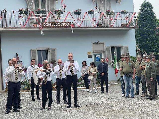 ispra festeggia don Ludovico