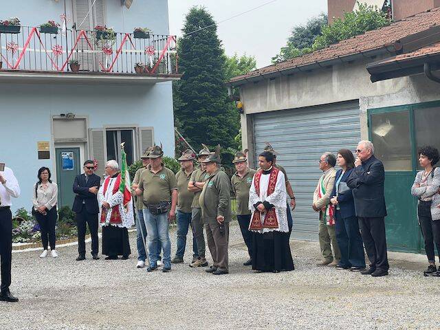 ispra festeggia don Ludovico